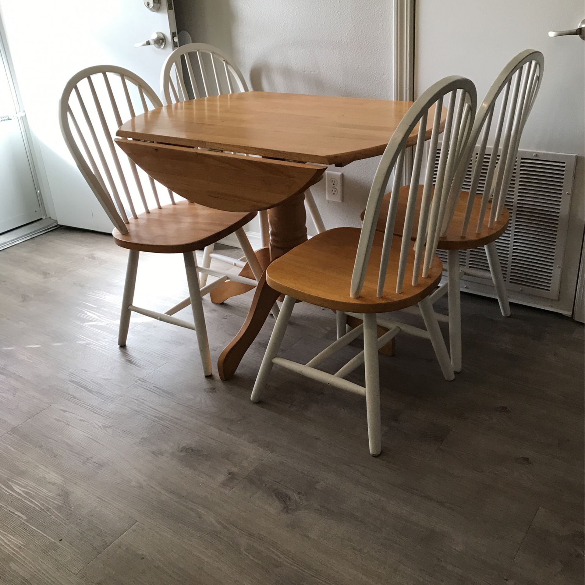Farmhouse Style Drop Leaf Table With Four Chairs