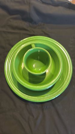 Fiestaware 5 Piece Set Retired Shamrock - Preowned