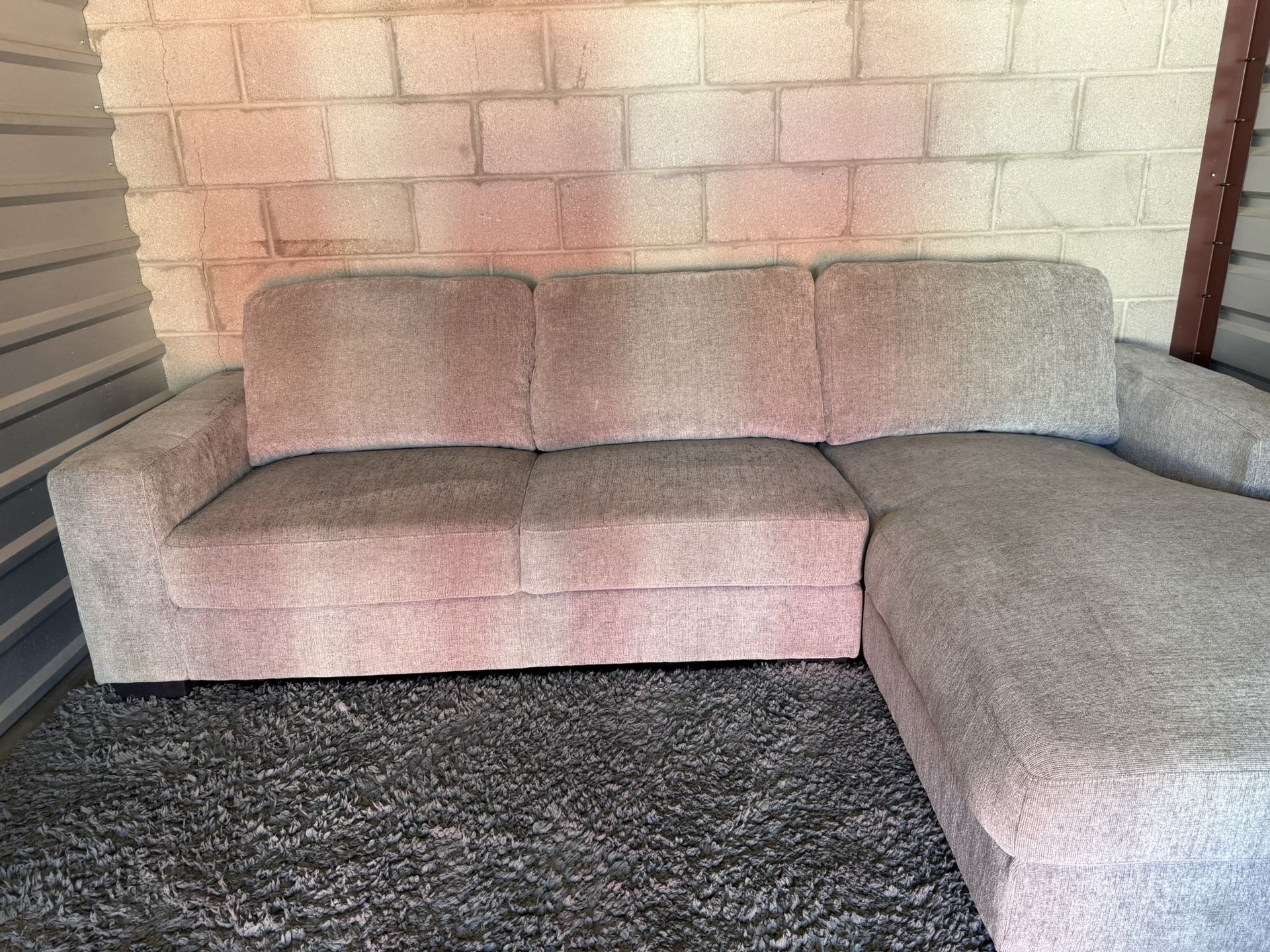 Grey 2 Piece Sectional !! FREE DELIVERY!! 🚚