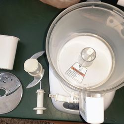 KitchenAid Processor w/ Attachment But the Lid Broke But the rest Works Just Fine 