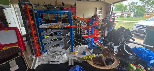 Super Ultimate Hot Wheels Garage