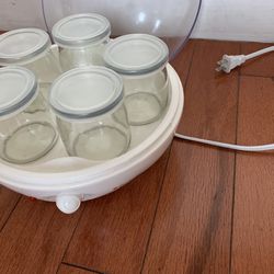 Yogurt Making Machine + 5 Yogurt Cups With Lids