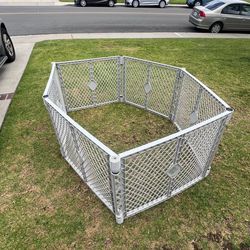 Large foldable crate/playpen
