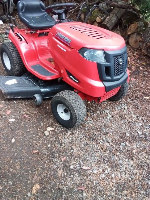 Nice Troy-Bilt Riding Mower 