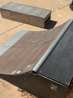 Quarter Pipe Ramp and Grind Box. Keen Ramps Skate or Scooter