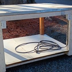 Work table 4'x6' Lake Tapps $80 OBO