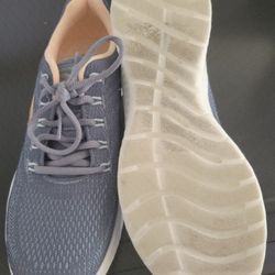 WOMEN'S SKECHERS SIZE 8.5