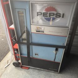 Vintage 1960s Pepsi Machine. Working Condition. Cools Down To 40 Degrees