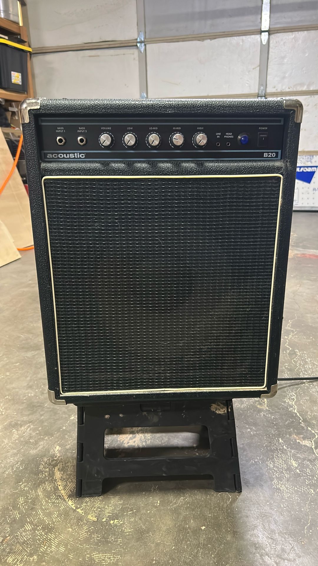 Acoustic B20 Bass Amp