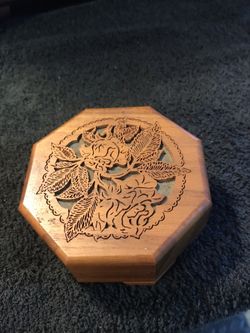 Laser Art Wood Music Box Plays “Yesterday”