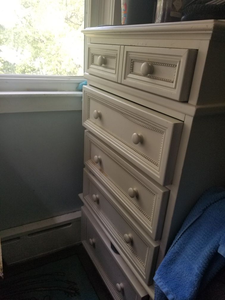 Tall white dresser 5 drawers