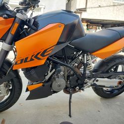 KTM SUPER DUKE 990