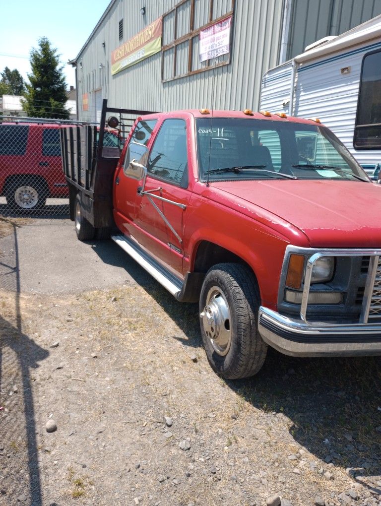 Chevy 3500 4 Door Dually Flatbed for Sale in Centralia, WA OfferUp