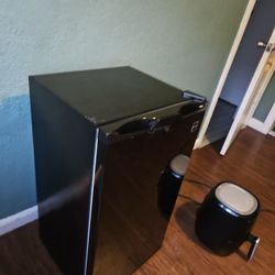 Mini Fridge 