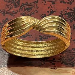 Beautiful Goldtone Bracelet 