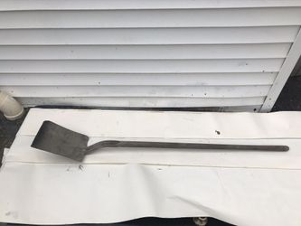 Sturdy metal shovel