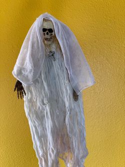 Hanging Specter 10”