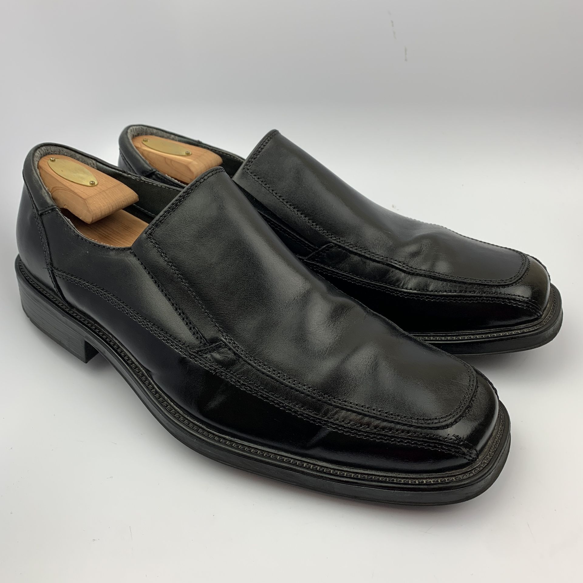 Dockers 14 US M Men Black Dress Shoes Pro Style All Motion Comfort Loafer Cap Toe Leather Pull On Shoes are used and show signs of normal wear