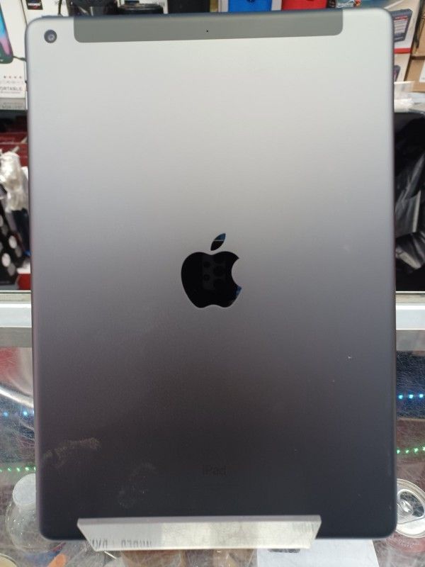 Apple 🍎 Ipad 8th Generation 32gigs $129.  9th Generation 64gigs $199