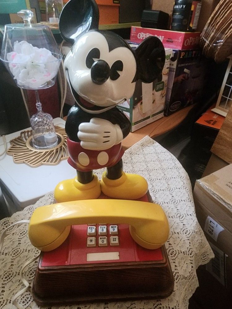 Mickey Mouse phone