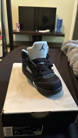 Jordan 5 black multi-color size 7c