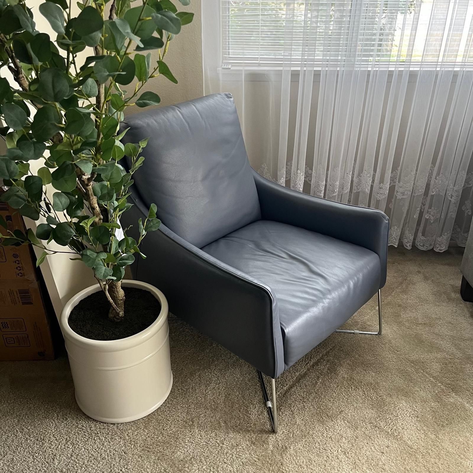 Regina Armchair Natuzzi Editions.