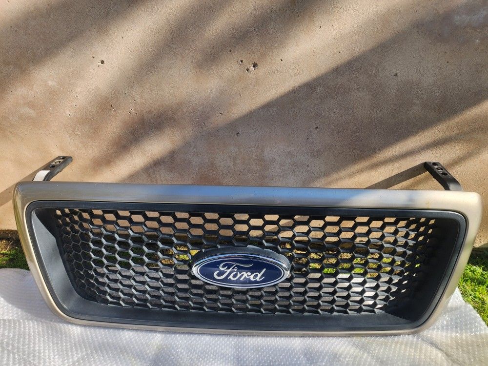 Ford F150 2005 Front Grill Tan Color