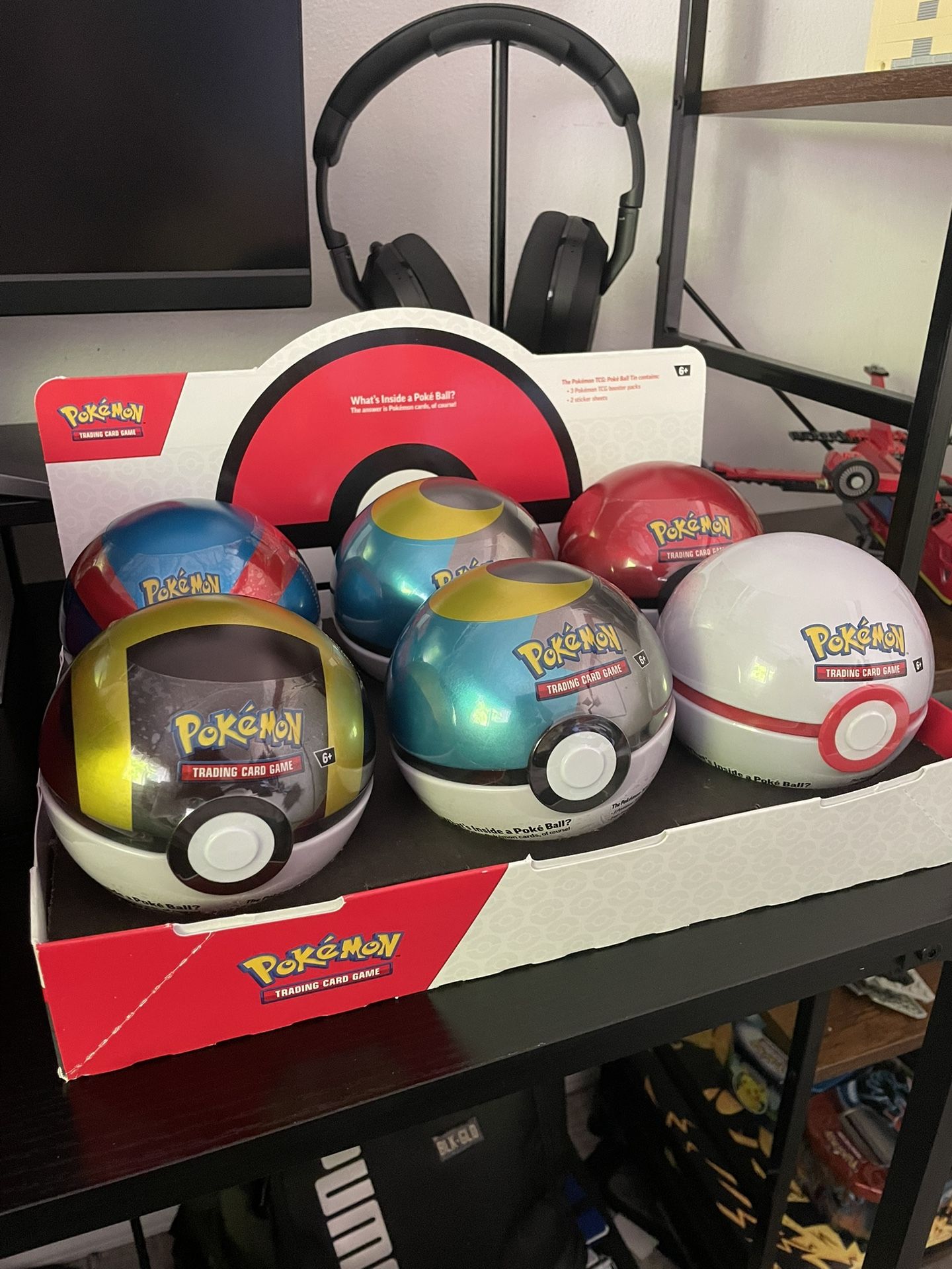 D24 Poke Ball Tins