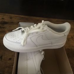 New Kid’s Nike Air Force 1 size 6Y/7.5W
