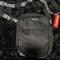 Supreme Side Bag “black”