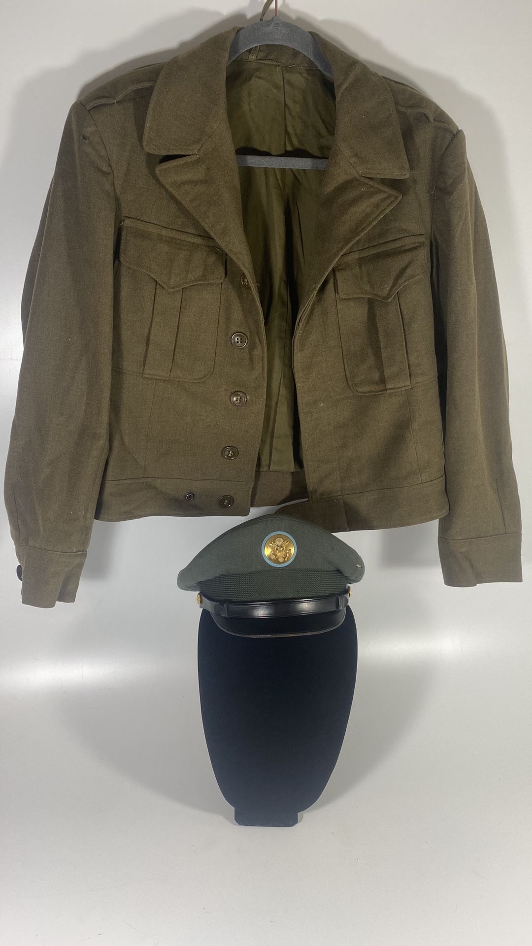 Awesome Ww1 ww2 officers cap and jacket.