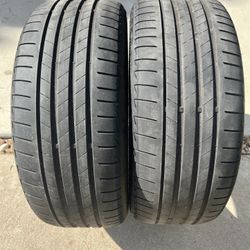 Pair of Brigdestone runflat tires 225/40/19 75%