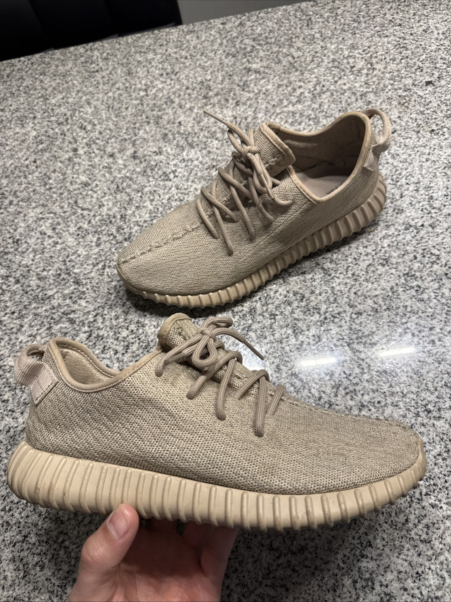 Adías Yeezy Boost 350 Tan Size 10