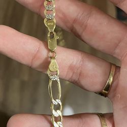 10k Gold Diamond Cut Chain.