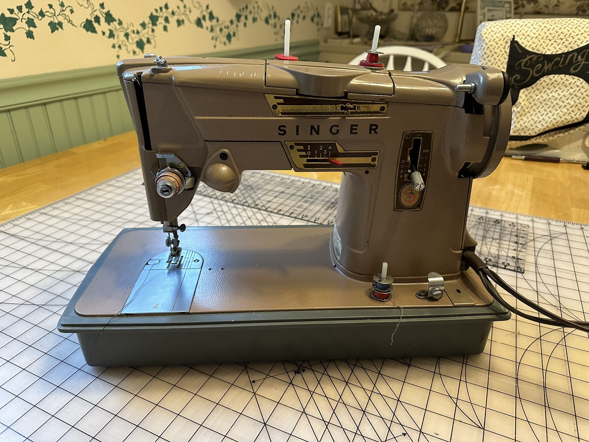 Vintage Singer Sewing Machine 13608M