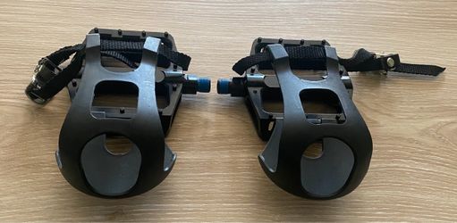 Unbranded aluminum pedals & clips set for bicycle, New  !!!