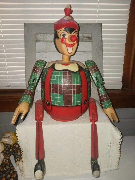 VINTAGE CARVED WOOD Pinocchio 1950s vintage, "19"-"20" , Disney, antique