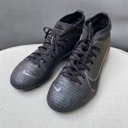 girls soccer cleats- Nike size 3