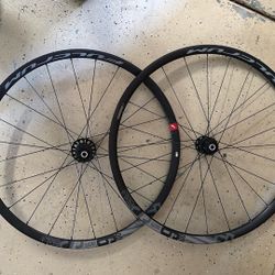 Bike Wheels: Fulcrum( Thru Axle Release And Giant(quick Release) 