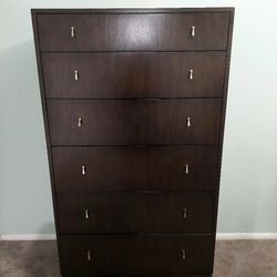 Excelente Condiciones  Tiene 6 Gaveta $180