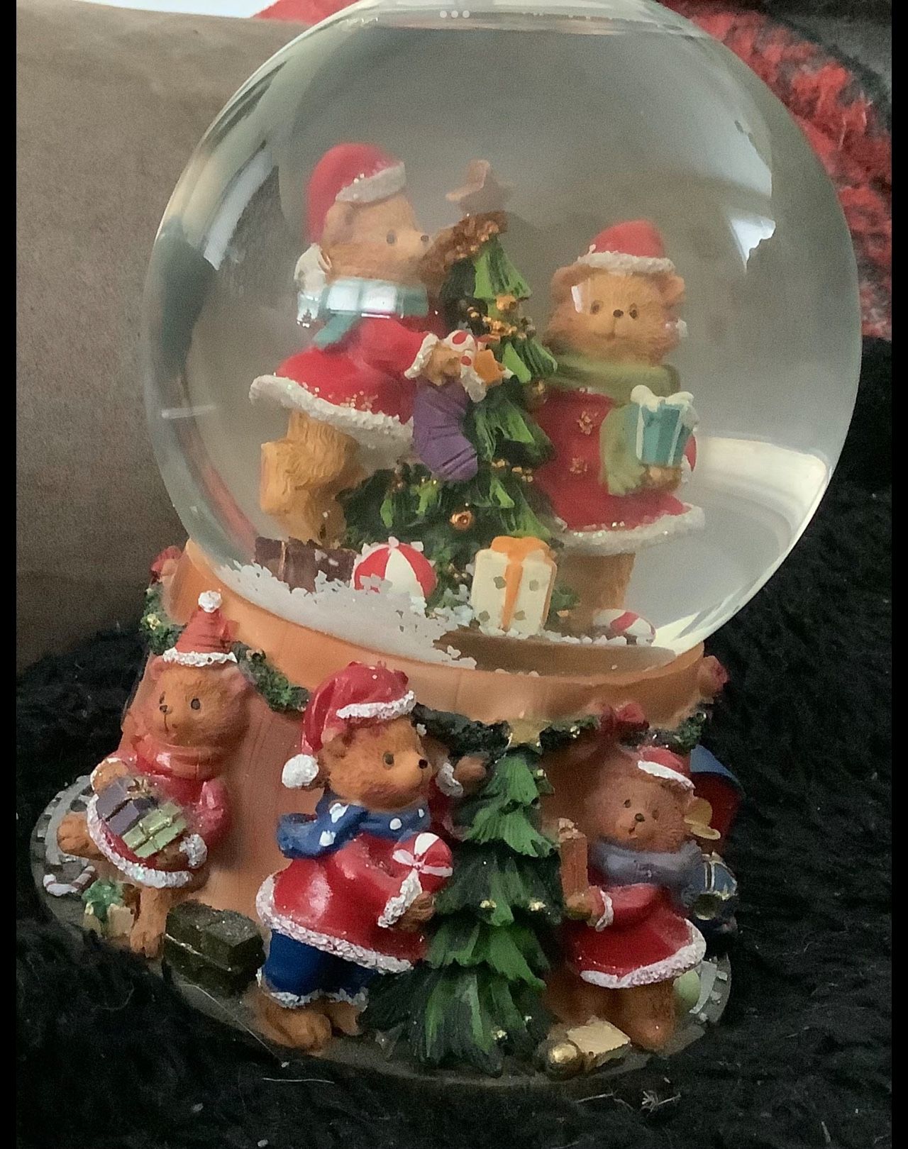 CHRISTMAS SNOW GLOBE