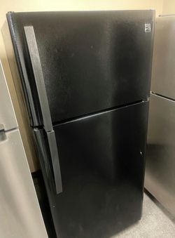 Kenmore Top Mount Refrigerator - Black, Well-Maintained, Adjustable Shelves