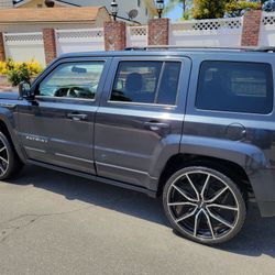 Jeep Patriot, Clean Title, Smogged, Registered, 4 Cylinder Gas Saver, 22"rims, Runs And Drives Great 