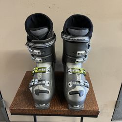 MEN'S SALOMON SIZE 12 SKI BOOTS - GOOD CONDITION!