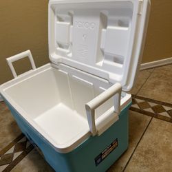 48QT  ice chest Cooler ( Used Once) Igloo Laguna