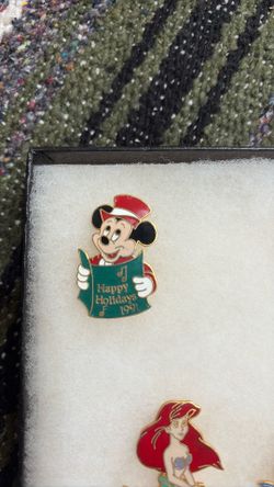 Mickey Mouse trading pin