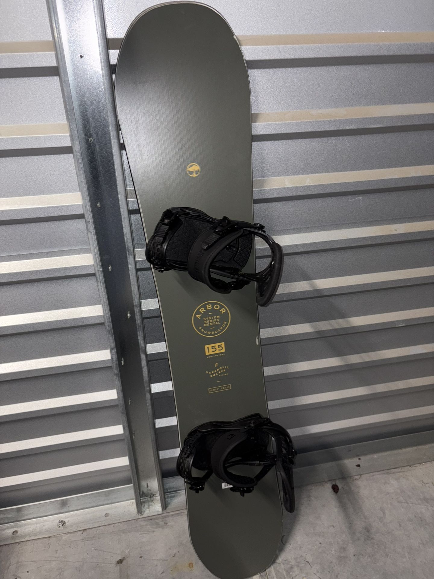 Snowboard + Holding Bag. 