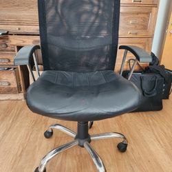Desk Chair With All Adjustments. Works Perfectly