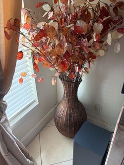 Vase & leaflets