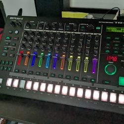 Roland TR-8s Rhythm Performer Drum Machine